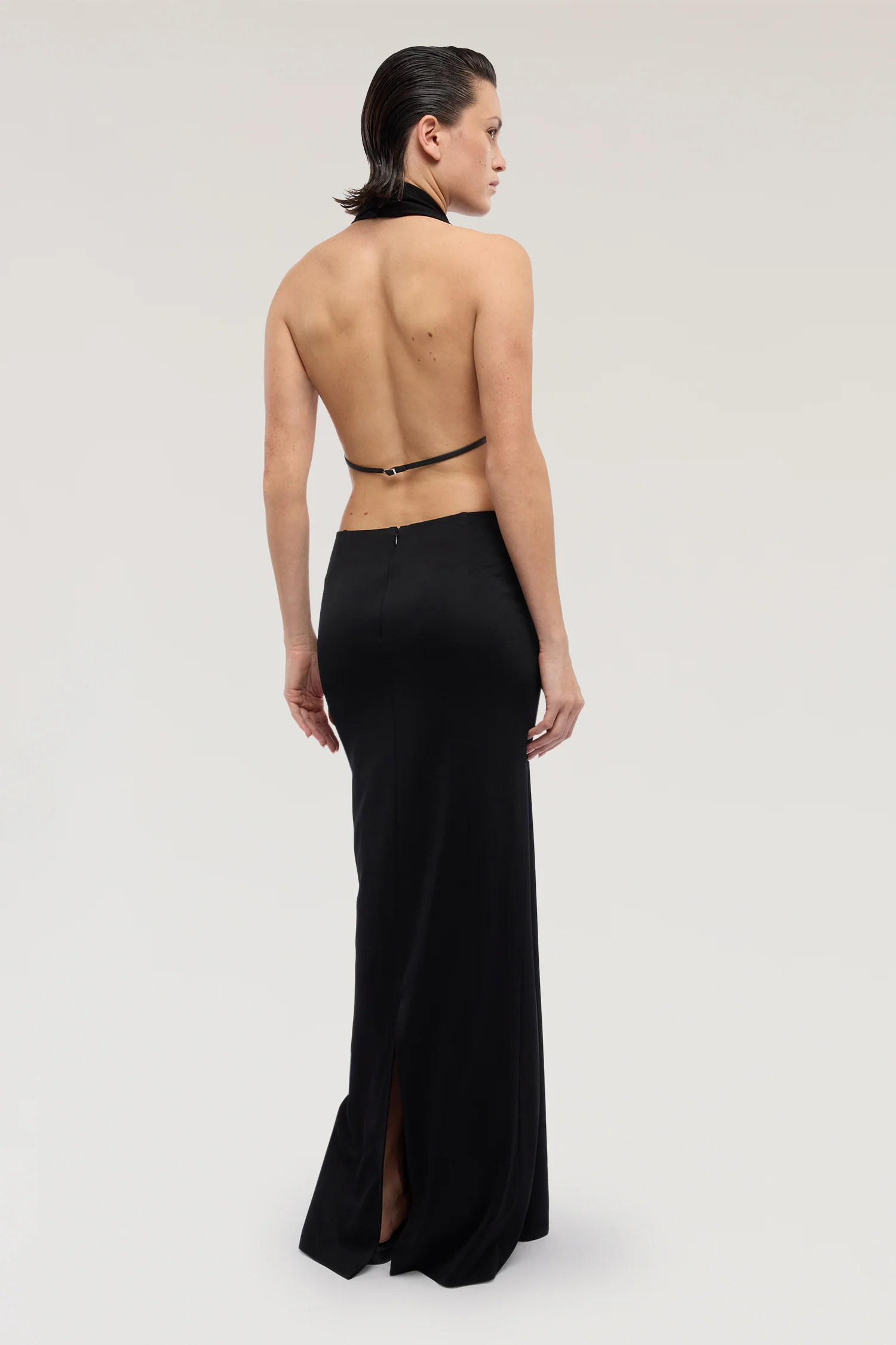 Fluid dress with American-style neckline - Image 3