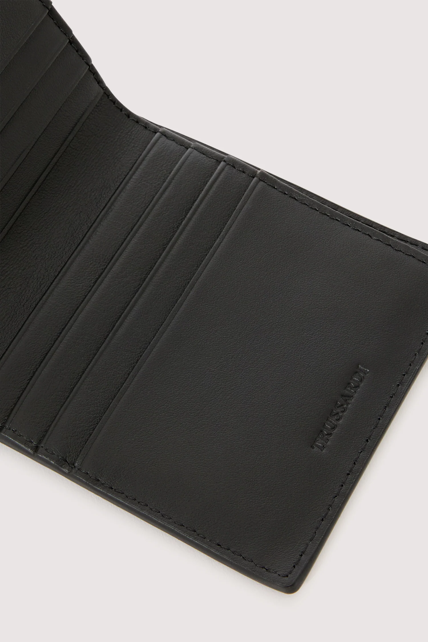 Travel bifold leather wallet - Image 4