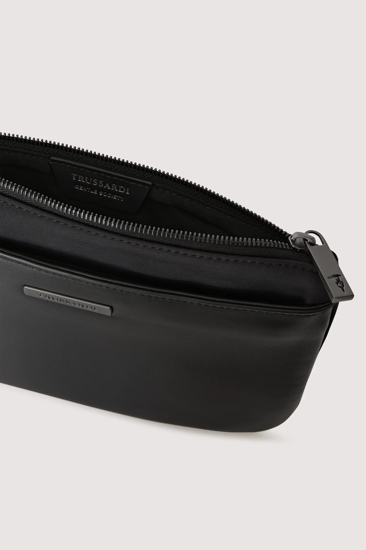 Travel pochette with zip and leather wrist strap - Image 4
