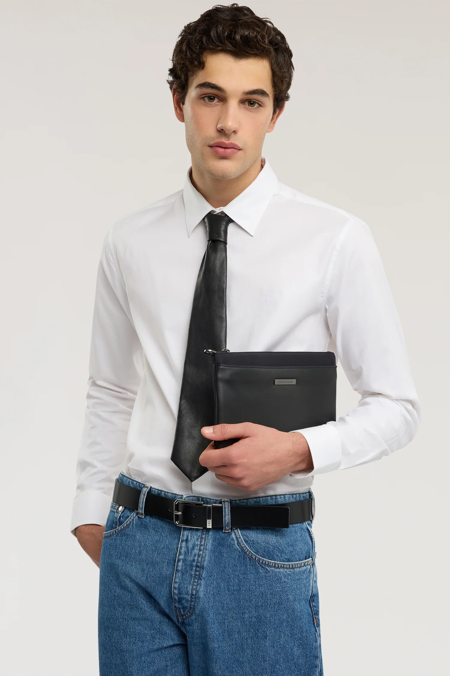 Travel pochette with zip and leather wrist strap - Image 5